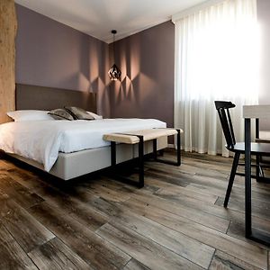 Camera con letto king size